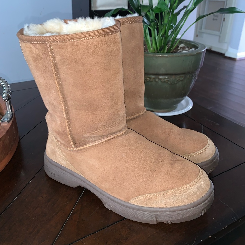 Ugg Chestnut Sunburst Short Boots- Size 8